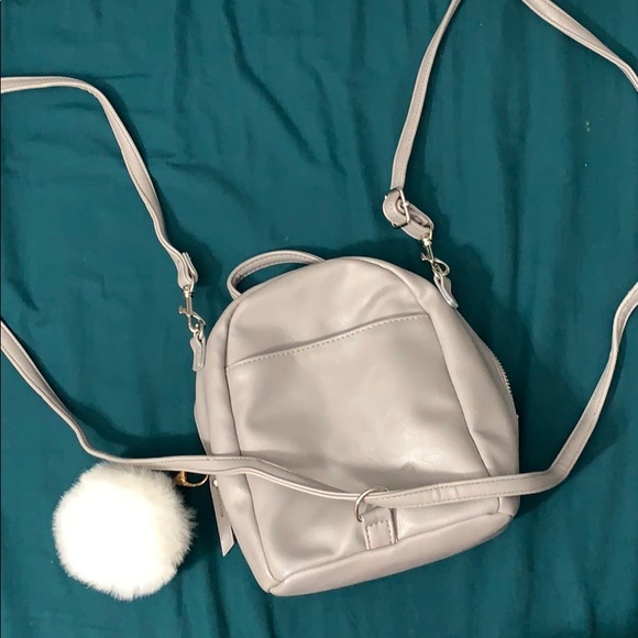 Small Gray Crossbody with adjustable straps - Picture 4 of 4